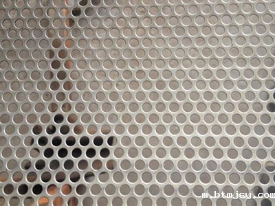 圆孔不锈钢冲孔板安装的防位移措施 圆孔不锈钢冲孔板安装的防位移措施