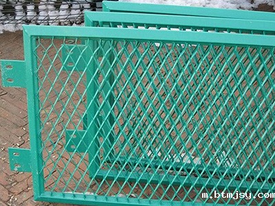 钢板网护栏